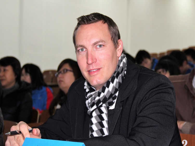 American teacher John Mandina has taught English in the Chinese cities of Yangzhou and Wuxi, both located in Jiangsu province.